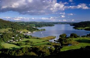 La compañía de agua es criticada por bombear aguas residuales sin tratar a Windermere durante OCHO días, mientras Feargal Sharkey critica el motivo de la empresa para los vertidos excesivos de aguas residuales