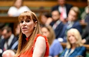 Los trabajadores podrán EXIGIR a sus empleadores una semana laboral de cuatro días según los nuevos planes laboristas