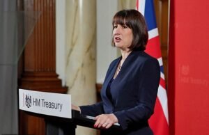 Los ricos planean un éxodo de Gran Bretaña para escapar de las redadas del impuesto a la riqueza del Partido Laborista que corren el riesgo de afectar la inversión, mientras los conductores se preparan para aumentos de impuestos al combustible, y Rachel Reeves ordena a Whitehall que elabore recortes masivos del gasto público