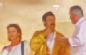 Los fanáticos de One Direction se vuelven locos cuando Harry Styles apoya en secreto a Niall Horan al asistir al espectáculo de su ex compañero de banda en Manchester.