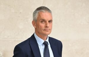 El director general de la BBC, Tim Davie, dice que la corporación tiene “lecciones que aprender” después de los escándalos “impactantes” de Jermaine Jenas, Huw Edwards y Strictly en una humillante carta al personal