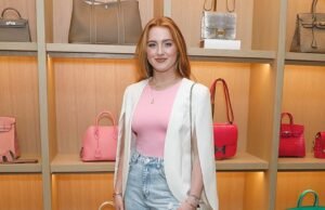 La hija de Brook Shields, Rowan, de 21 años, revela que su “visión comenzó a fallar” durante la batalla contra la diabetes tipo 1