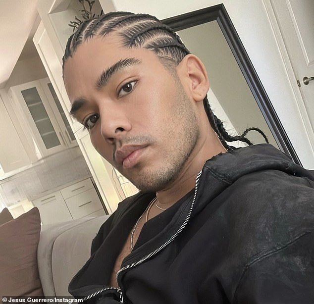 95495065-14426655-Celebrity_hairstylist_Jesus_Guerrero_whose_clients_included_Kyli-a-6_1740311469308.jpg