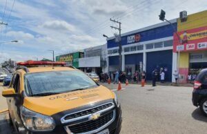 El veterano se extiende con los semáforos provisionales frente a la bomba Prato Avinida Brasil en el presidente Prudent