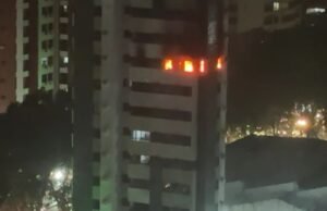 El veterano es rescatado con una quemadura de fuego de segundo grado en la intersección