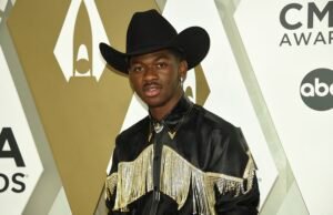 Lil Nos X dejó el arresto después de ser acusado de cuatro delitos, incluida la agresión a un oficial de policía