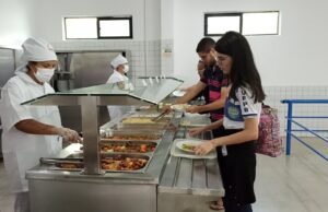 La comida puede alcanzar alrededor de $ 20 en los restaurantes universitarios en PB; Verifique el precio