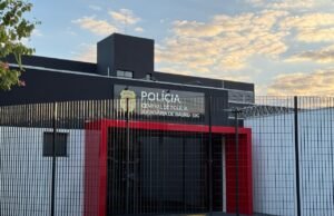La policía civil ha tomado a un adolescente con sospecha de que los hombres jóvenes han matado a los hombres jóvenes dentro del SP