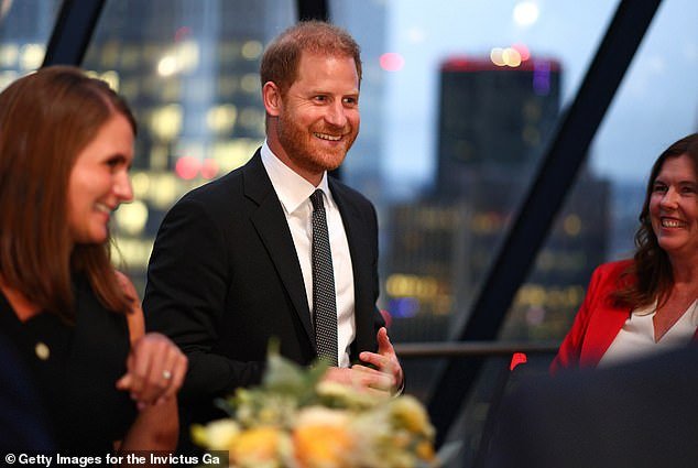 102021659-15086617-Prince_Harry_is_all_smiles_as_he_meets_with_corporate_sponsors_a-a-4_1757550798998.jpg