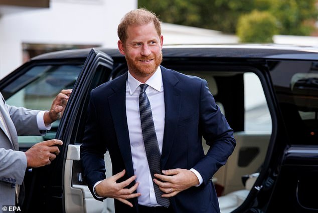 102093819-15093255-Prince_Harry_arrives_at_WellChild_Awards_at_the_Royal_Lancaster_-a-13_1757707871671.jpg