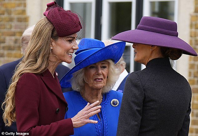 102217493-15107509-Third_wheel_Kate_Middleton_pictured_left_is_seen_animatedly_chat-m-2_1758117836083.jpg