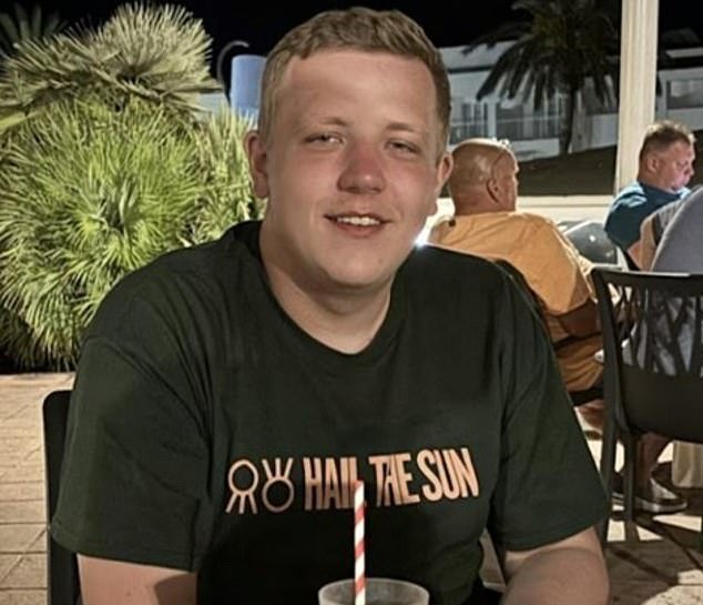 102328685-15120251-A_20_year_old_student_who_beat_cancer_has_died_just_two_weeks_af-m-24_1758483599751.jpg