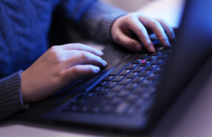 Para ser seguro en línea, las agencias de apoyo y los trabajadores para usar la IA en las prioridades de las empresas