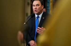 Suministro de arte, paseos en la playa y un ayuntamiento: intento de reconstrucción del NDP