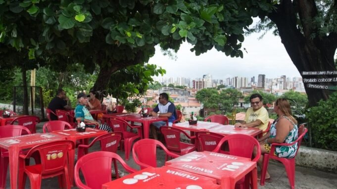 restaurant-tem-refeicao-com-preco-acessivel-e-vista-da-cidade.jpg