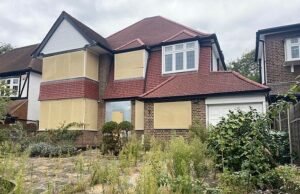 La narcomansión de £ 1,8 millones escondida en un lujoso suburbio de Londres: la propiedad de siete habitaciones incautada era el hogar de una de las familias criminales más notorias de Gran Bretaña.