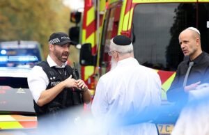 ‘Es el día más sagrado del año y obtenemos esto’: Suponga de la conmoción de la comunidad judía después de cuatro personas apuñaladas fuera de la sinagoga