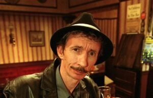 Solo la leyenda de los tontos y caballos Mickey Pearce muere de 68 años