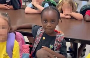 Indignación como el maestro blanco canta ‘You Look Like a Monkey’ Canción a Black Boy celebrando su sexto cumpleaños