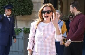 Emma Watson se ve despreocupada mientras sale a la Semana de la Moda de París después de ser calificado “ignorante de lo ignorante que es” por JK Rowling