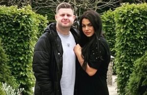 El hombre, de 67 años, venció a la hijastra con un martillo y luego la apuñaló a ella y a su esposo antes de recoger a sus cuatro hijos de la escuela, la corte escucha