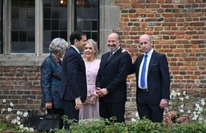 Furioso choque de la Casa Blanca cuando Trump anula a Stephen Miller en el plan de visa: “No puedes tirar de algo así”