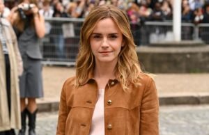 ¿Emma Watson está secretamente comprometida con el novio estudiantil Kieran Brown? Después de ese ahorro público de JK Rowling, Harry Potter Star llevaba una sonrisa radiante y un espumoso anillo de diamantes en la Semana de la Moda de París