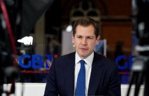 “No me alejaré de este problema”: Robert Jenrick desafiante por la falta de integración en el vecindario de Birmingham al decir que no había “visto otra cara blanca” durante la visita