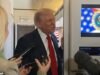 Trump cierra la puerta a un periodista en medio de una entrevista a bordo del Air Force One