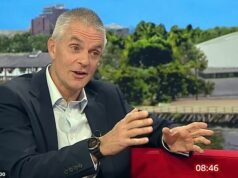 El director general de la BBC, Tim Davie, dice que respalda la “aplicación” de los evasores de las licencias de televisión y afirma que el público también lo apoya.