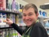 La madre de un voluntario autista dice que a él “le encantó” apilar estantes gratis en Waitrose, antes de que lo “despidieran” cuando la familia preguntó si le podían pagar