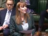 Angela Rayner lanza su intento de regreso diciéndoles a los parlamentarios que cometió un “error honesto” y que la renuncia fue “difícil”… mientras revela que está hablando con HMRC sobre el pago de impuestos.