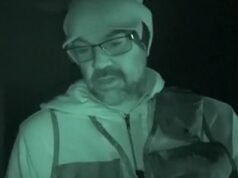 La estrella de Moment TV se enteró de que su esposa le había dado un golpe mientras filmaba su programa de caza de fantasmas.