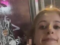 Revelado: La mujer que escupió al cartel de los rehenes israelíes es una modelo de pole dance que les dice a sus fans: ‘Sólo os besaré si queréis una Palestina libre’