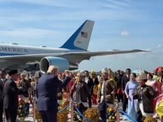 Trump realiza un baile icónico con artistas malasios al iniciar su viaje al extranjero por Asia