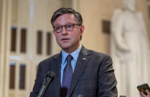 Johnson descarta votación separada en la Cámara para pagar a las tropas durante el cierre