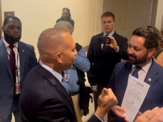 Jeffries y Lawler chocan mientras las tensiones por el cierre explotan en el Capitolio