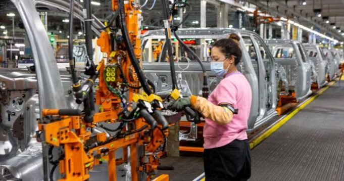 Auto-worker-jobs.jpg