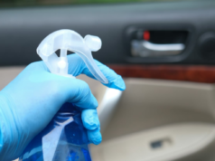 Amazon ofrece una solución al desgaste del cuero de su automóvil con un limpiador superventas que lo mantendrá luciendo como el primer día.