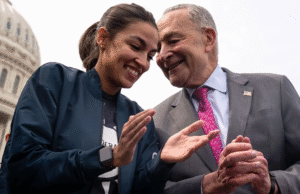 Los republicanos culpan a Schumer de cerrar el gobierno por temor a las primarias de AOC