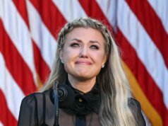 Erika Kirk acepta la Medalla Presidencial de la Libertad para su difunto esposo Charlie