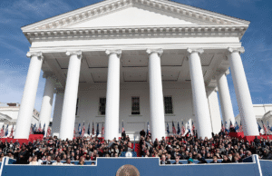 El demócrata enfrenta el desafío de la votación sobre presunto discurso incorrecto en Virginia