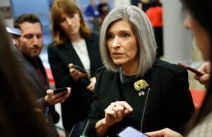 El senador Joni Ernst propone más de $ 2 billones en recortes federales durante el cierre