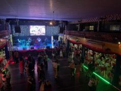 Entre boleros, salsa y recuerdos, los tradicionales clubes de Recife mantienen viva la historia cultural de la ciudad y resisten abrazando a la nueva generación.