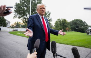 Trump culpa a los demócratas por el cierre del gobierno desencadenando despidos