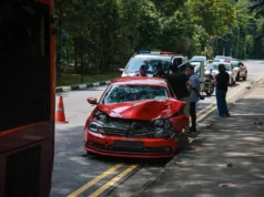 La policía busca a un hombre que huyó tras un accidente de tráfico en Telok Blangah; Vape encontrado en vehículo