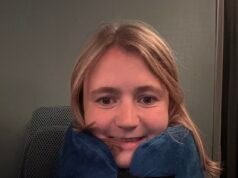 La mejor almohada de viaje: he probado docenas de almohadas mientras viajo para que puedas dormir bien en trenes, aviones e incluso cuando pases la noche.