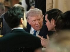 Trump hace una confesión romántica sobre Melania mientras le susurra algo a Marco Rubio en la fiesta de Halloween