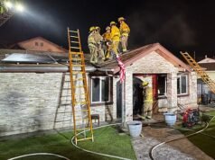 Dos muertos y cinco hospitalizados tras incendio en una casa de Los Ángeles