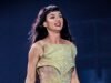 Katy Perry brilla con trajes sexys en el escenario en Italia mientras se revela después de las descabelladas afirmaciones de su ex Diplo de que salió tanto con la cantante como con su nuevo novio Justin Trudeau.